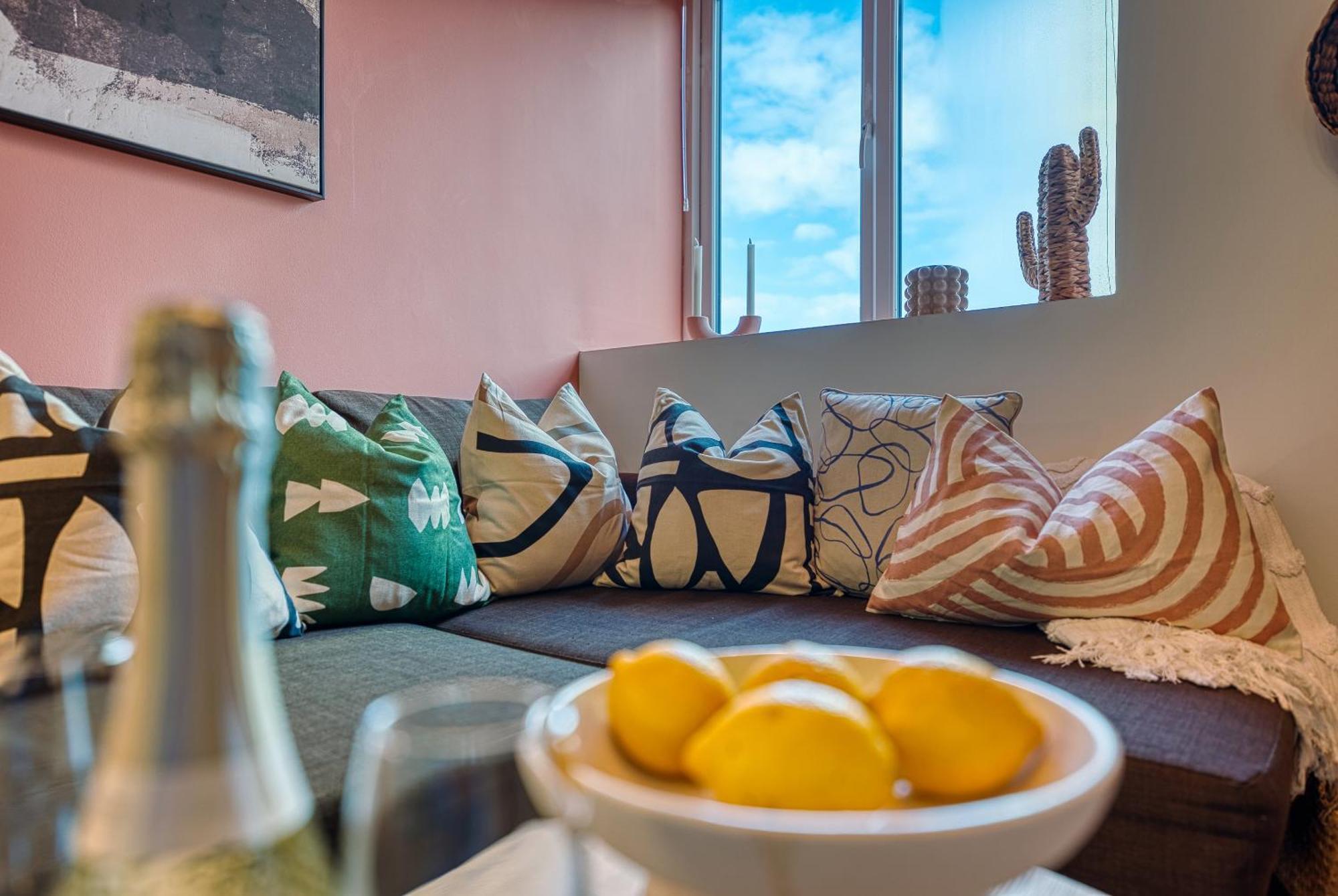 2-Bedroom Stunning, Stylish & Central City Apartment, Spacious, Sleeps 6, With On-Site Parking - Near Gunwharf Quays & Beach - By Blue Puffin Stays Portsmouth Luaran gambar