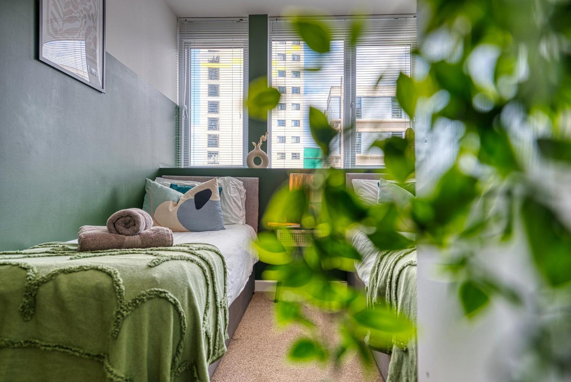 2-Bedroom Stunning, Stylish & Central City Apartment, Spacious, Sleeps 6, With On-Site Parking - Near Gunwharf Quays & Beach - By Blue Puffin Stays Portsmouth Luaran gambar