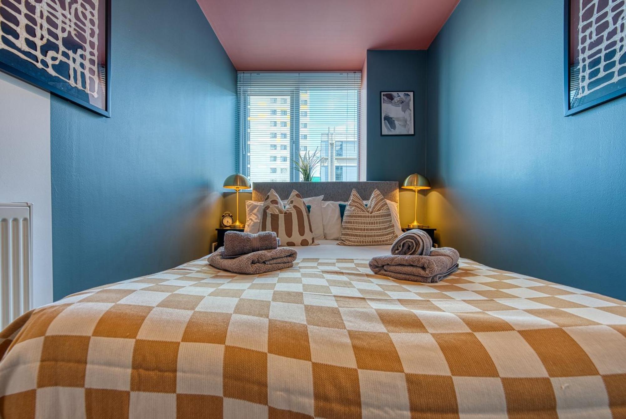 2-Bedroom Stunning, Stylish & Central City Apartment, Spacious, Sleeps 6, With On-Site Parking - Near Gunwharf Quays & Beach - By Blue Puffin Stays Portsmouth Luaran gambar