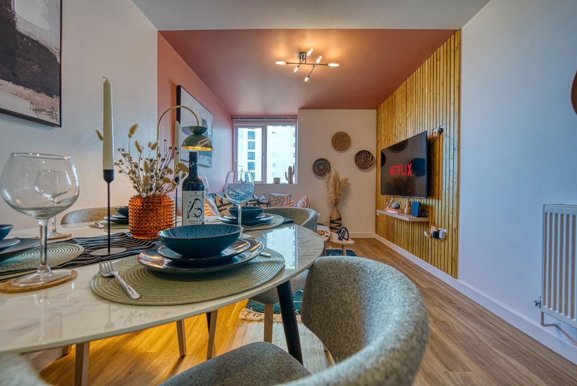 2-Bedroom Stunning, Stylish & Central City Apartment, Spacious, Sleeps 6, With On-Site Parking - Near Gunwharf Quays & Beach - By Blue Puffin Stays Portsmouth Luaran gambar