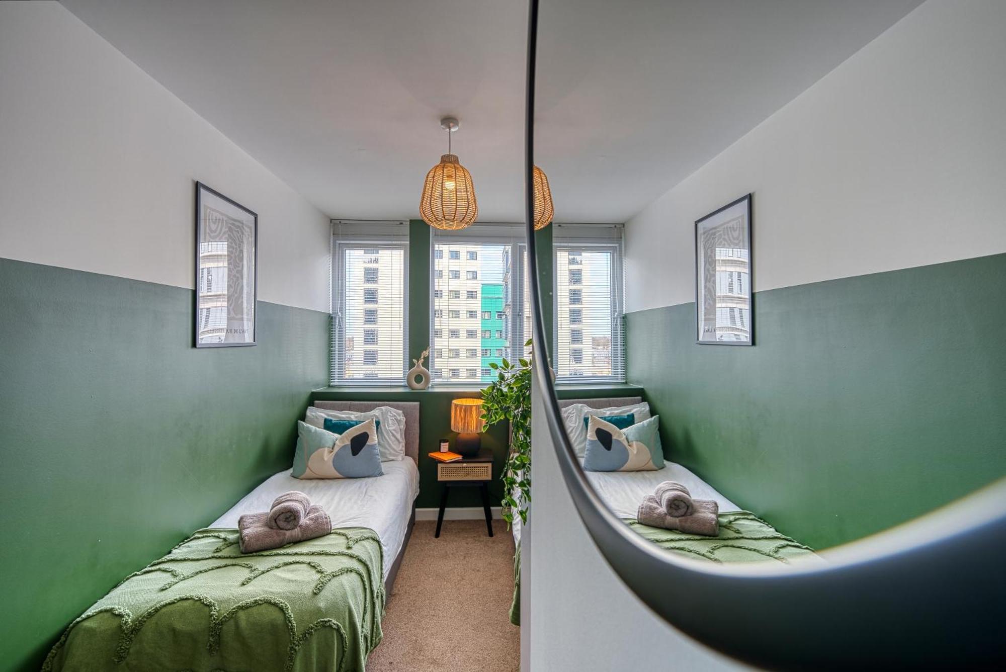 2-Bedroom Stunning, Stylish & Central City Apartment, Spacious, Sleeps 6, With On-Site Parking - Near Gunwharf Quays & Beach - By Blue Puffin Stays Portsmouth Luaran gambar
